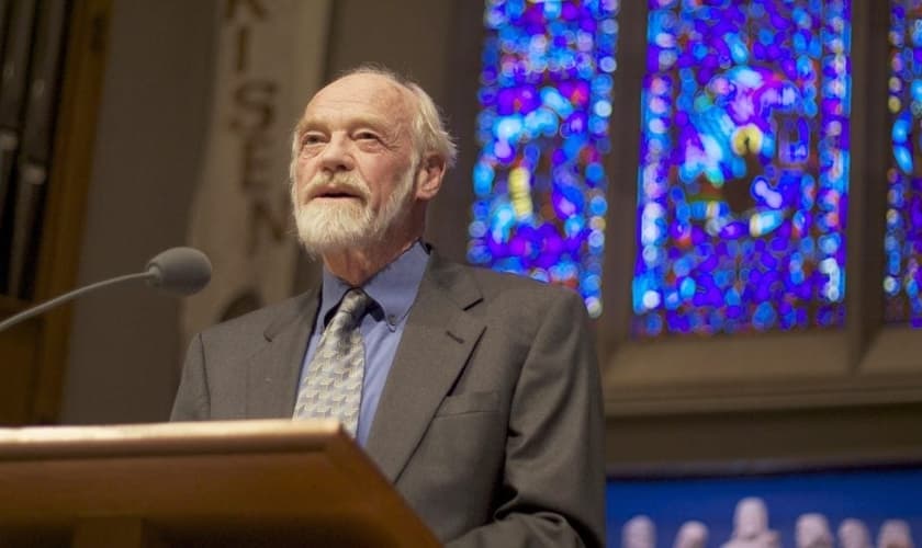 Pastor Eugene Peterson em palestra na Universidade da Igreja Presbiteriana, em Seattle, em 2009. (Foto: Creative Commons)