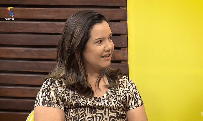 A teóloga Miriam Chaves diz que os pais devem deixar claro que a escola não pode ensinar as crianças a irem contra as Escrituras. (Foto: Reprodução).