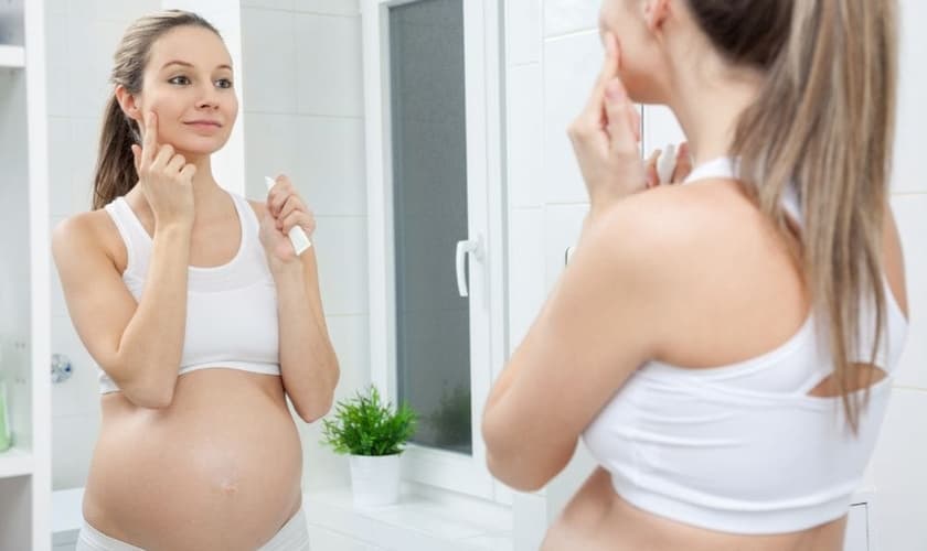 É importante dedicar atenção à pele e manter hábitos saudáveis na gravidez. (Foto: Reprodução)