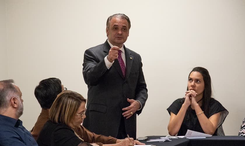Pastor e deputado federal Roberto de Lucena em reunião com o Conselho Apostólico Brasileiro. (Foto: Guiame/Marcos Paulo Corrêa)