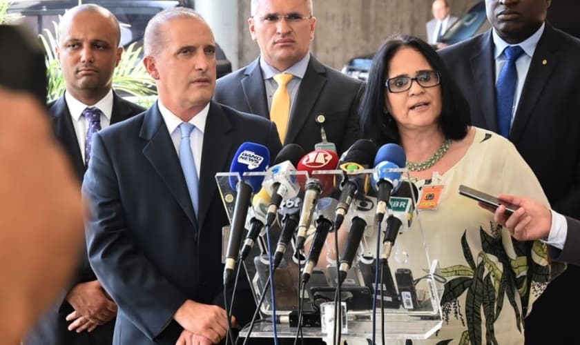 Damares Alves em pronunciamento à imprensa após ser nomeada para o Ministério dos Direitos Humanos. (Foto: Rafael Carvalho/Governo de Transição)