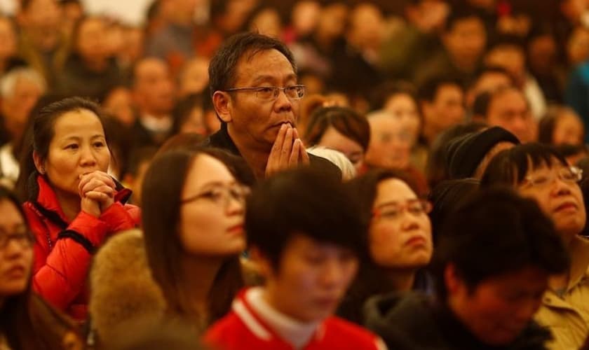 A perseguição do Partido Comunista da China às igrejas tem levado muitas denominações a realizarem cultos escondidos, mas outras congregações ainda não se intimidaram. (Foto: Reuters/Aly Song)