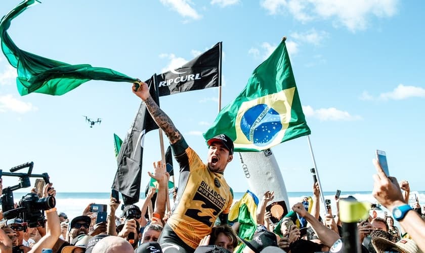 Gabriel Medina se tornou bicampeão do Circuito Mundial de Surfe em Pipeline, no Havaí. (Foto: Ed Sloane Photo/WSL)