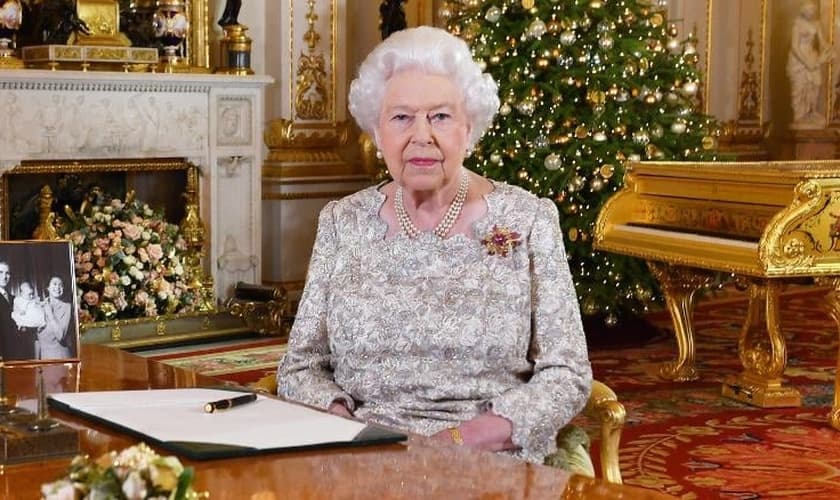 Rainha Elizabeth II valorizou a importância do Evangelho de Cristo na tradicional mensagem de Natal. (Foto: WPA Pool/Getty Images)