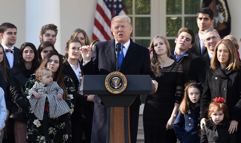 O presidente dos EUA, Donald Trump, discursou aos participantes da Marcha Pela Vida diante da Casa Branca. (Foto: Sipa/AP Images)