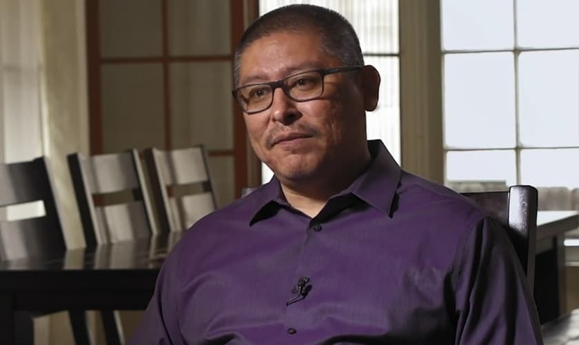 Casey Diaz conta a história de sua conversão em um livro recém-lançado. (Foto: Reprodução/CBN News)