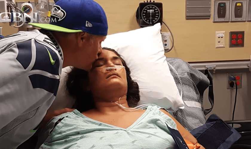 Gina Michelles estava sem sinal de vida, mas a fé de seu marido mudou o quadro clínico. (Foto: Reprodução/CBN News)