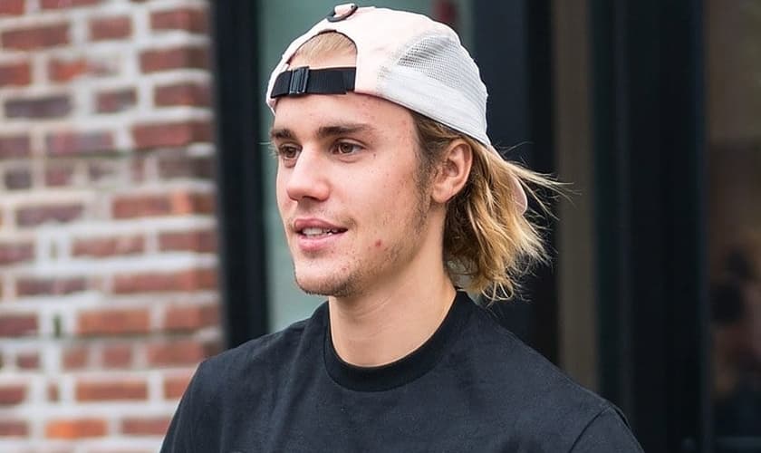 Justin Bieber abriu seu coração e incentivou seguidores a buscarem a Deus. (Foto: Gotham/GC Images/Getty Images)