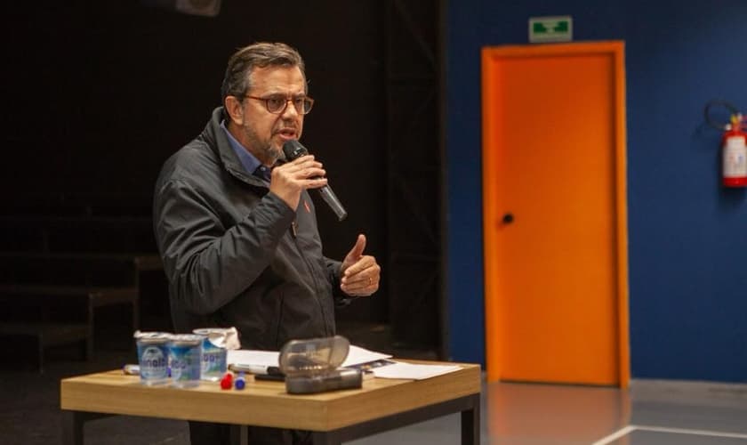 Psicanalista Eduardo Silva em palestra na Igreja Batista de Água Branca, em São Paulo. (Foto: IBAB Educação)