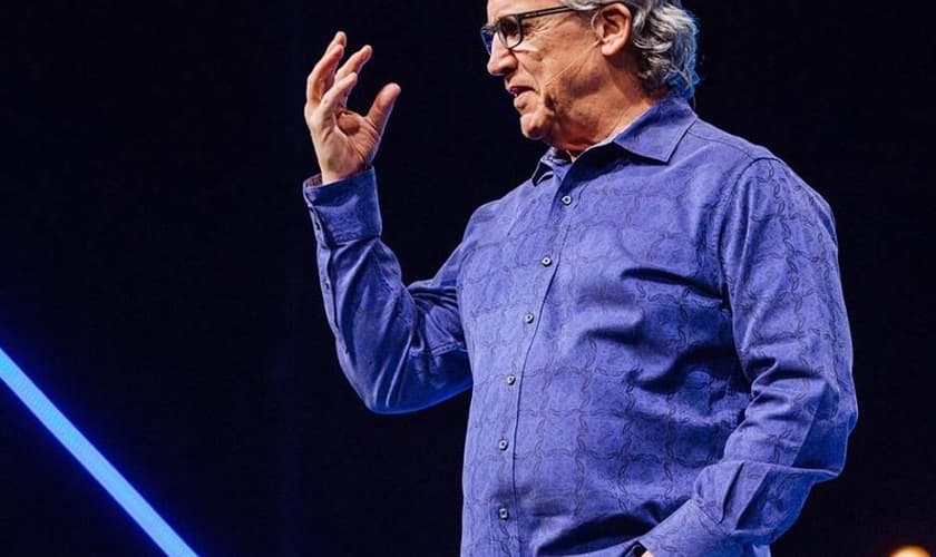 Bill Johnson, pastor da Bethel Church, ministrou na conferência Heaven Come, da Bethel Music. (Foto: Reprodução/Facebook)