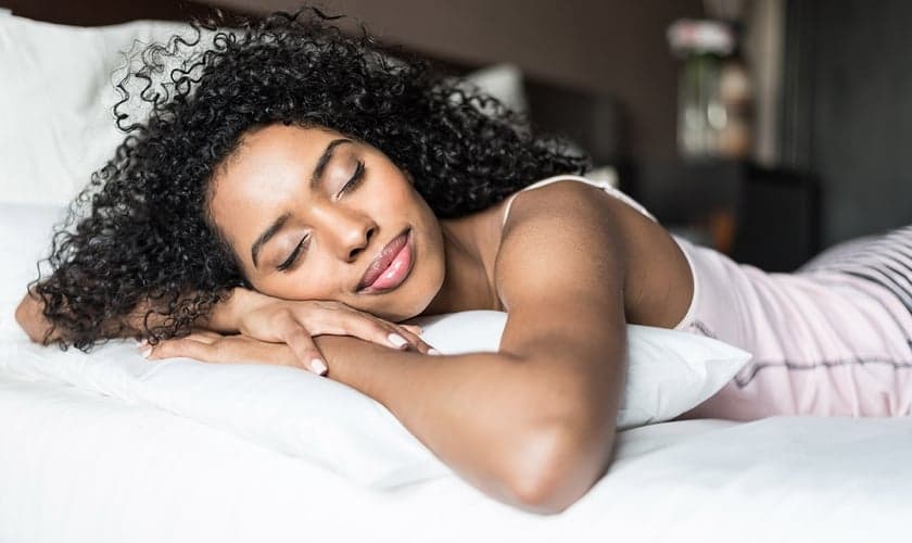 Saiba qual a posição correta para dormir melhor. (Foto: Shutterstock)