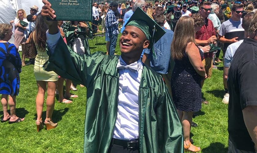 Thalles Winner Silva de Souza se formou na escola secundária Dennis-Yarmouth Regional, em Massachusetts. (Foto: Reprodução/Facebook)