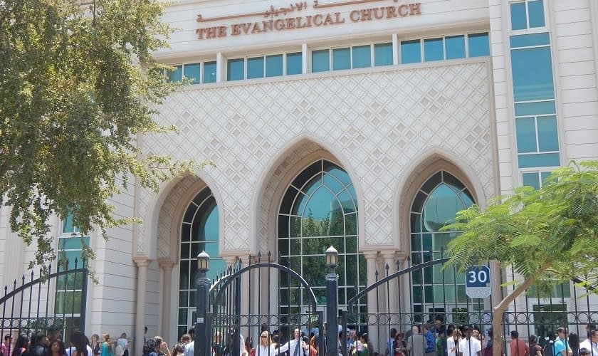 Fachada da Comunidade Evangélica de Abu Dhabi. (Foto: Reprodução/Facebook)