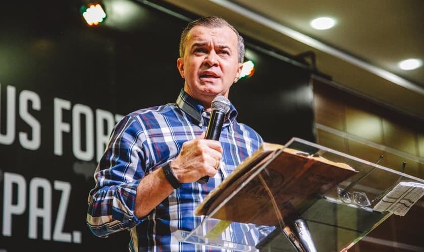 O pastor Luiz Hermínio afirma que Deus é glorificado pelo nosso conhecimento à respeito Dele. (Foto: Luiz Hermínio)