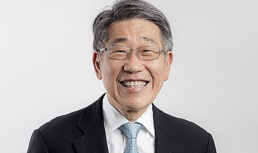 O bilionário de Singapura, Philip Ng Chee Tat, diz que a vida com Jesus é melhor do que qualquer riqueza. (Foto: Genesis Media)