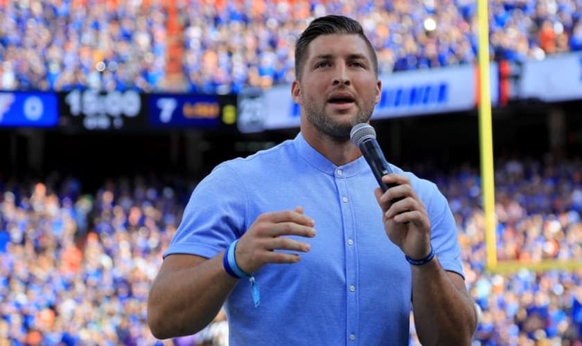 Tim Tebow foi jogador de futebol americano e hoje atua na liga de beisebol. (Foto: The Spun)