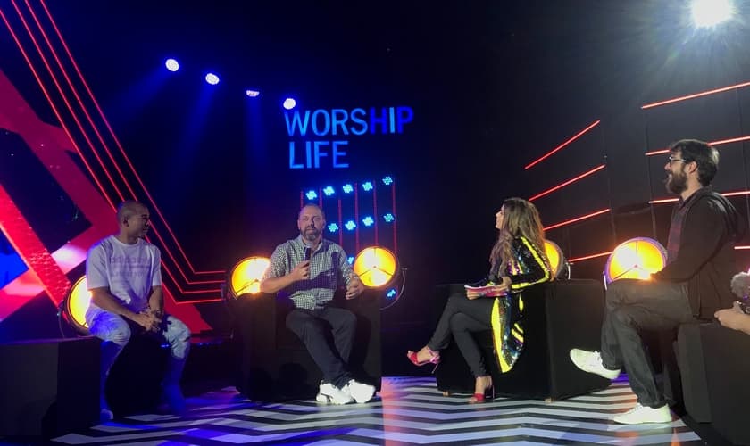 Aline Barros recebeu convidados na estreia de seu programa "Worship Life", contando com o apoio da Deezer. (Foto: Divulgação)