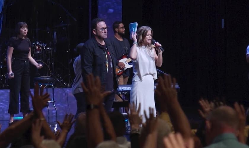 Pastores oram pelo impacto do furacão Dorian em Ormond Beach, na Flórida. (Foto: CBN News)