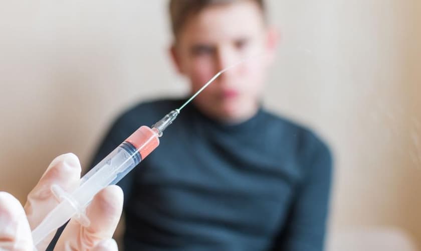 Os hormônios injetados para transição de gênero têm sido apontados por diversos médicos como perigosos e sem nenhuma comprovação de eficiência. (Foto: CBN News)