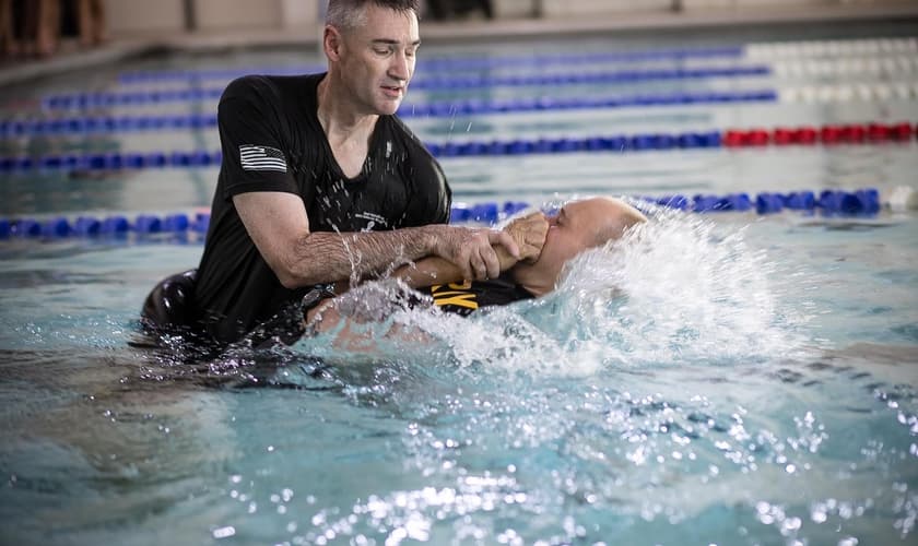 O capelão Chris Rice viu o número de soldados nos cultos dobrar, na base militar de Fort Jackson. (Foto: Saskia Gabriel/Fort Jackson Public Affairs)