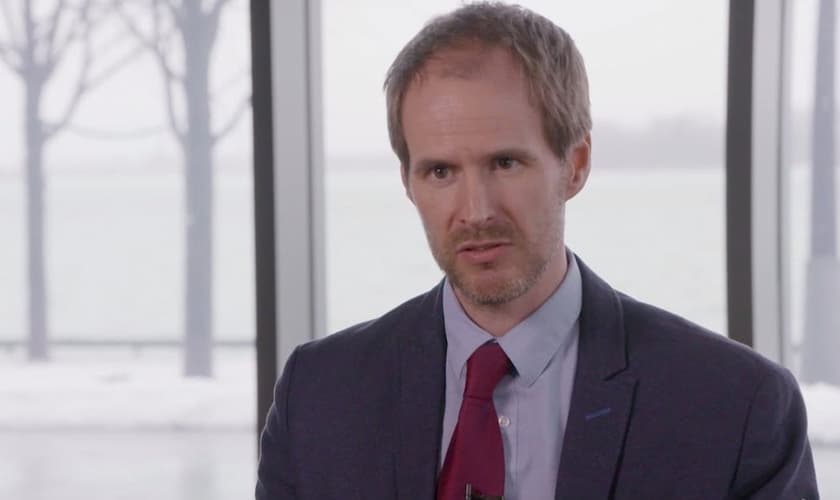 Christopher Dummitt durante entrevista. (Foto: Reprodução/YouTube)