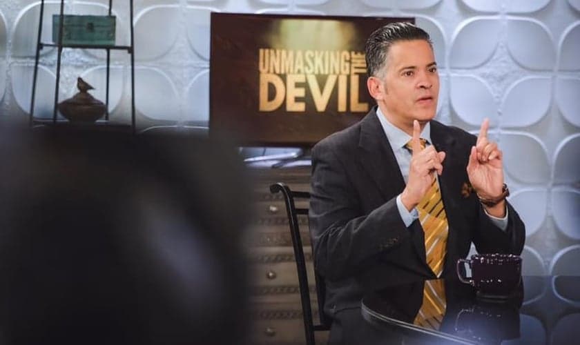 O evangelista John Ramirez é conhecido por seu testemunho de libertação do satanismo. (Foto: Reprodução/Facebook)