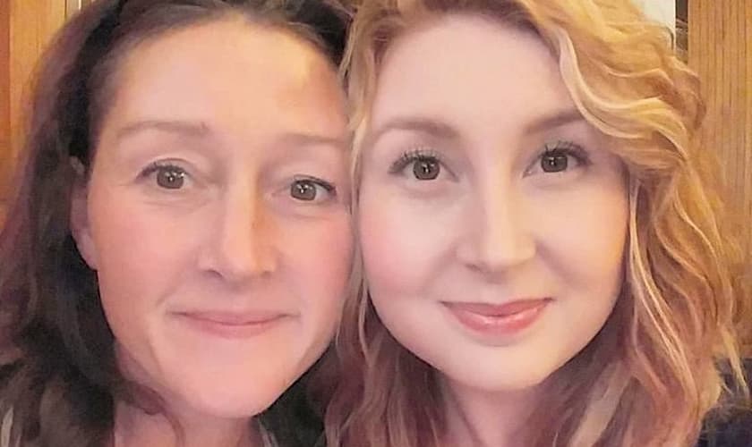 Paula [à esquerda) e sua filha Kayla Ann. (Foto: Reprodução/Live Action)