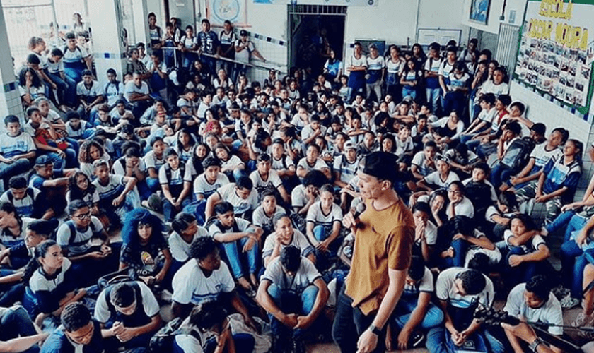 Neto Araújo, líder do Convictos School, ministra em escolas no Nordeste desde 2016. (Foto: Convictos School)