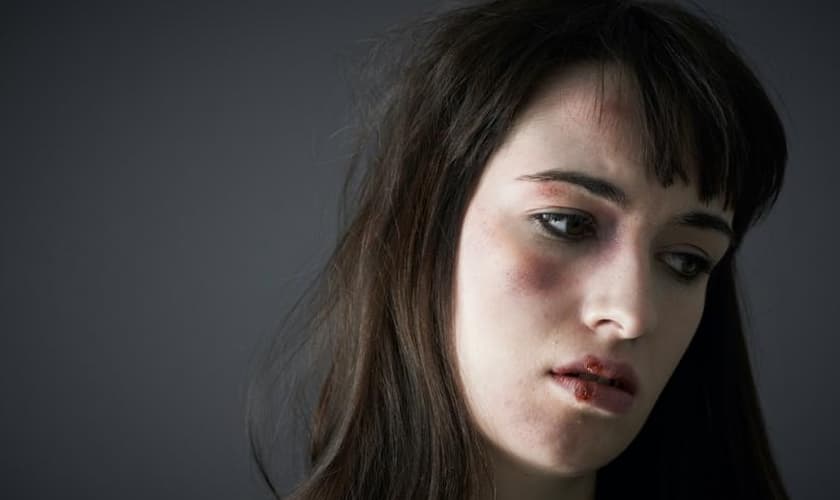 Pesquisas apontam que a pornografia tem estimulado homens a cometerem abuso sexual. (Foto: shutterstock.com)