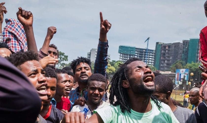 Etíopes evangélicos são pressionados pelas autoridades a deixarem sua cidade. (Foto: Maheder Haileselassie Tadese/AFP/Getty)