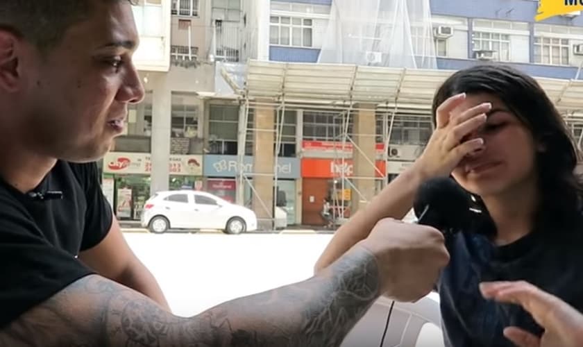 A jovem entrou em um debate de ideias com o policial militar e youtuber Gabriel Monteiro. (Imagem: Youtube / Reprodução)