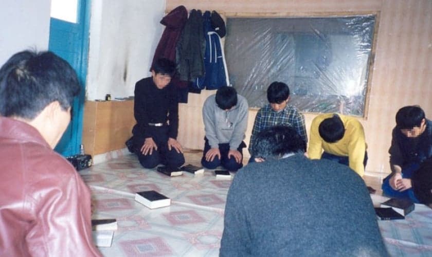 Cristãos precisam se reunir em locais secretos na Coreia do Norte. (Foto: World Help)