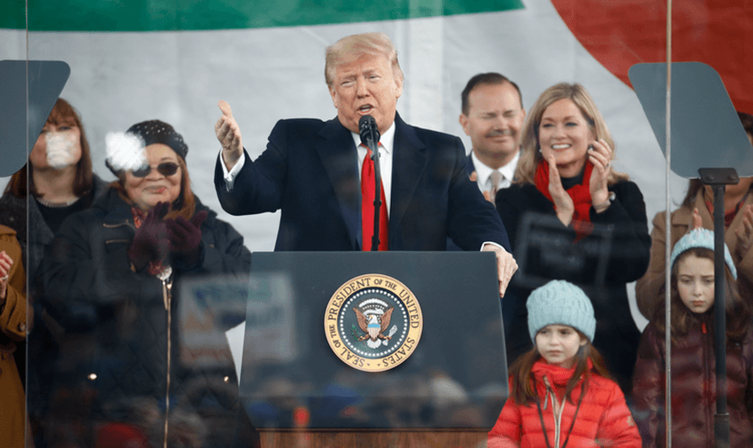 Trump foi o primeiro presidente dos EUA a participar da Marcha pela Vida em 47 anos. (Foto: America Magazine)