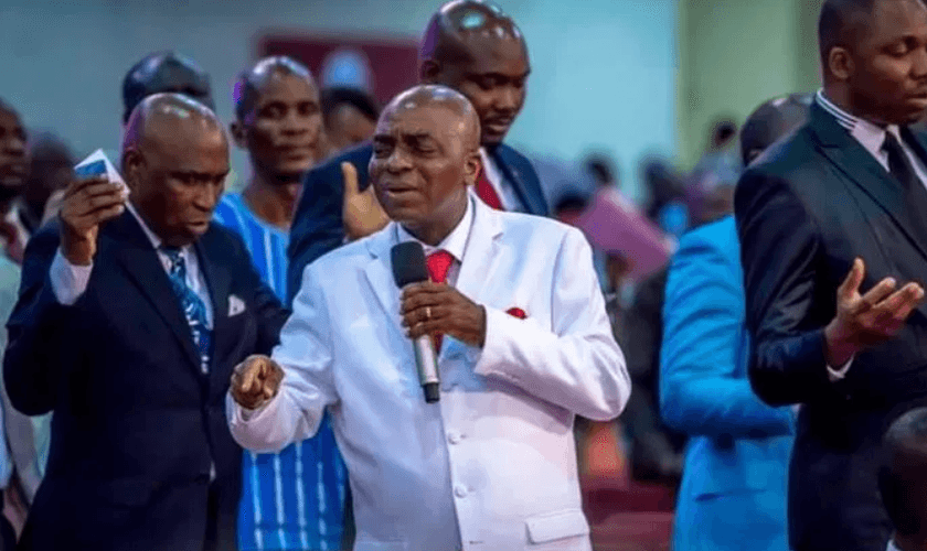 Bispo David Oyedepo, fundador e presidente da Living Faith Church Worldwide, na Nigéria. (Foto: Reprodução/Daily Post)