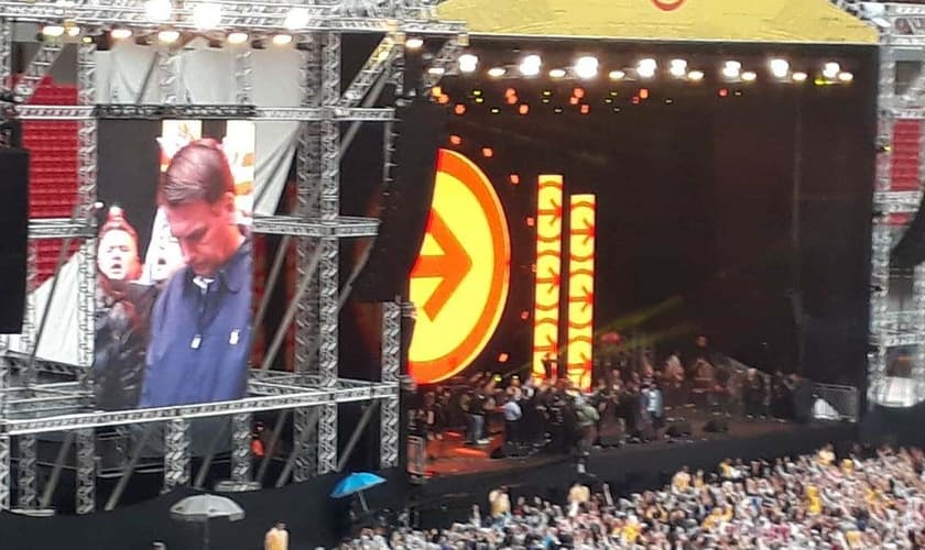 Presidente Jair Bolsonaro recebeu oração no The Send em Brasília. (Foto: Reprodução/Instagram/Dayse Barbosa)