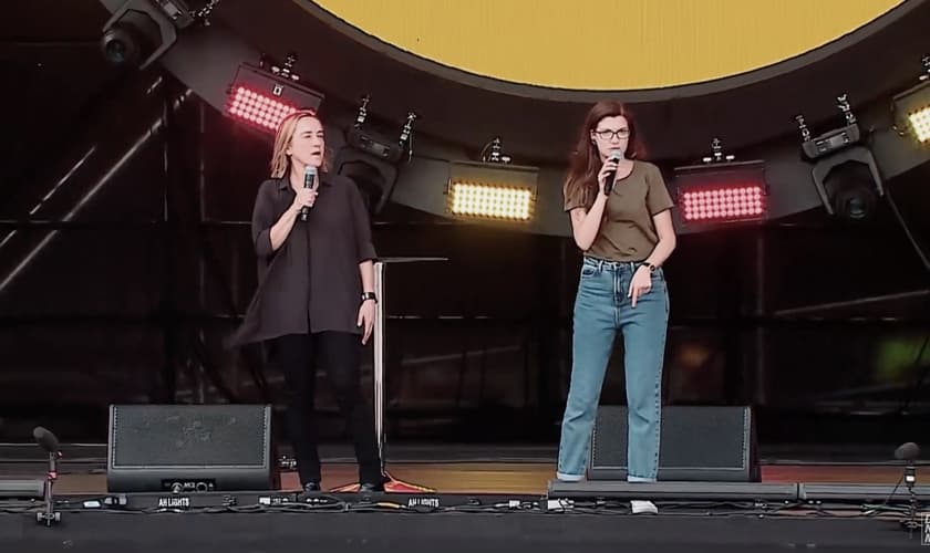 A australiana Christine Caine, fundadora da Campanha A21, no The Send Brasil. (Foto: Reprodução/The Send)