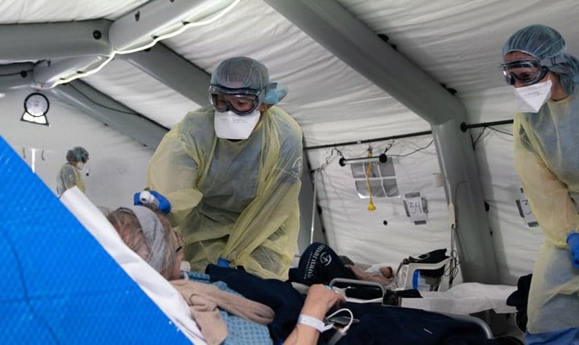 Equipe médica da Samaritan's Purse em hospital de campanha na Itália. (Foto: Samaritan's Purse)