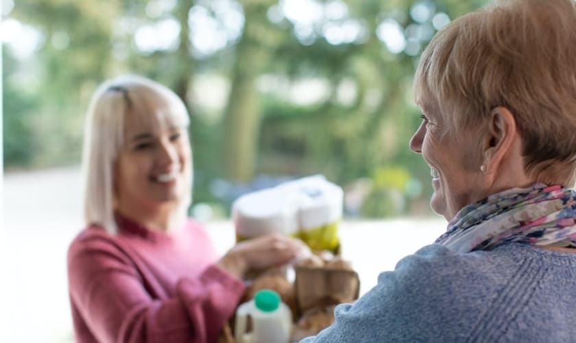 Serviço cristão a pessoas em autoisolamento durante pandemia. (Foto: Reprodução/Getty)