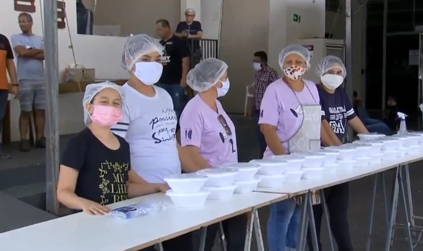 PIB de Marília distribui marmitas para famílias com dificuldade financeira. (Foto: TV TEM/Divulgação)