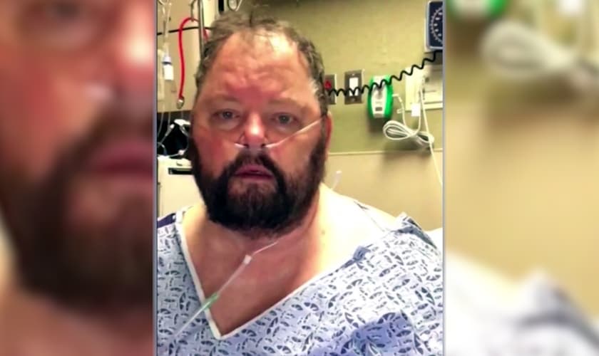 Clay Bentley teve alta do hospital após apresentar significativa melhora em seu quadro clínico. (Imagem: CNN.com)