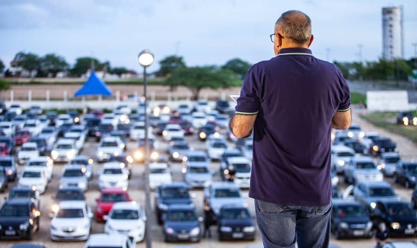 Igreja Verbo da Vida em Campina Grande promoveu culto drive-in. (Foto: Igreja Verbo da Vida)