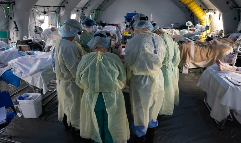 Médicos da organização cristã se apoiaram na fé em Deus e na oração para vencer o desafio de tratar de mais de 300 pacientes em Nova York. (Foto: Samaritan's Purse)