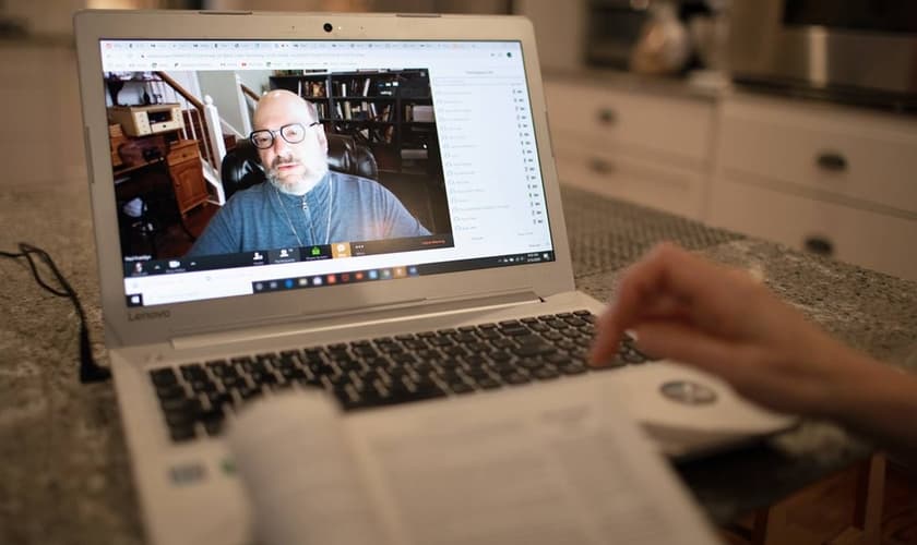 Transmissão online da escola dominical de uma igreja em Nashville, no Tennessee (EUA). (Foto: Mike DuBose/UM News)