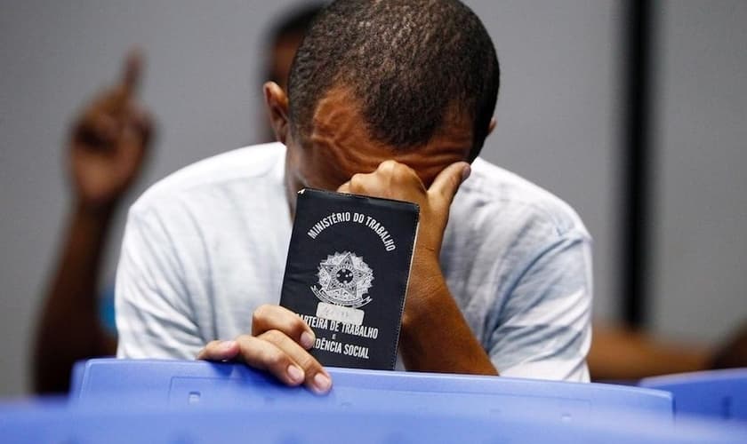 Taxa de desemprego no Brasil subiu para 12,6% entre fevereiro e abril de 2020. (Foto: Thiago Freitas/Extra)