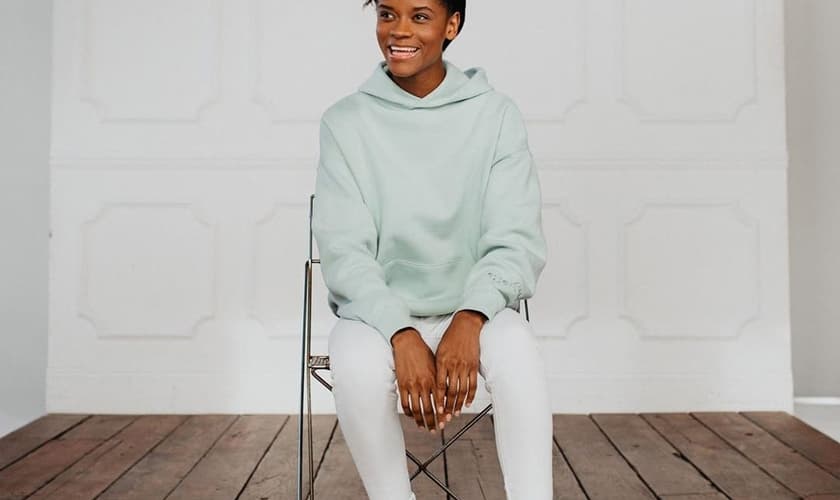 Letitia Wright fala sobre a importância da Bíblia em sua vida em entrevista a YouVersion. (Foto: Divulgação)