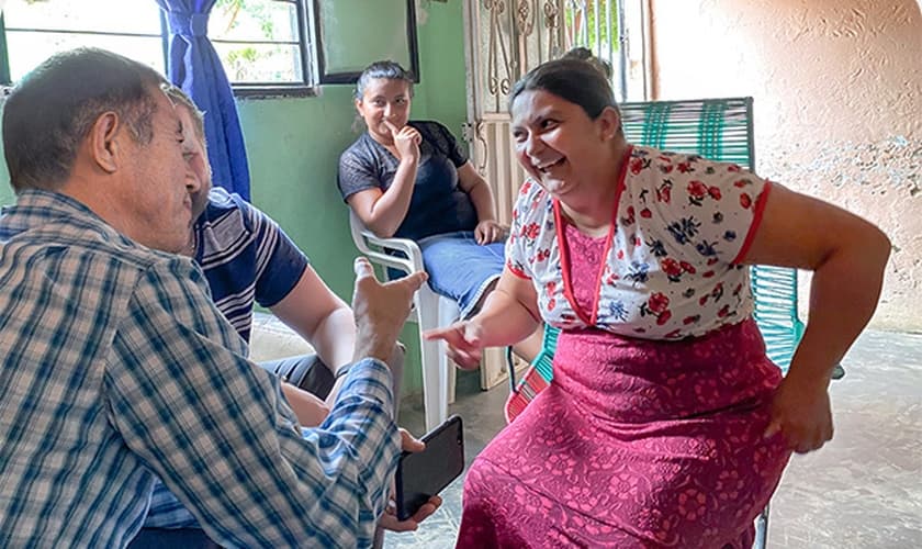 Sara Gómez é ex-guerrilheira das Forças Armadas Revolucionárias da Colômbia. (Foto: Voice of the Martyrs)