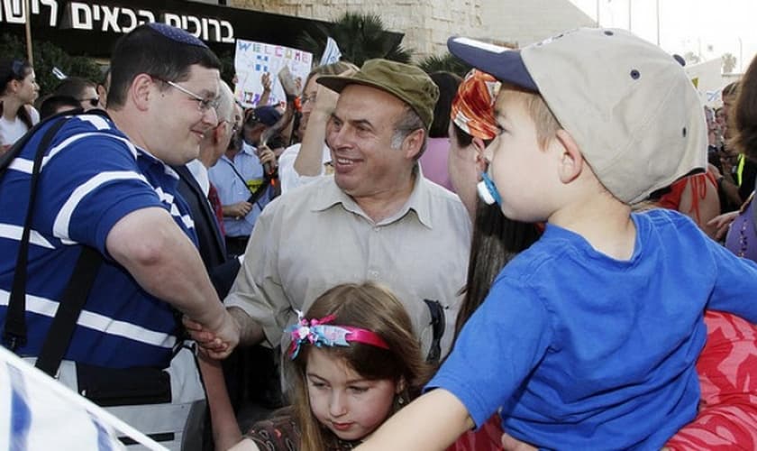 Judeus imigrantes recebidos no Aeroporto Ben Gurion, em Israel. (Foto: Reprodução / Jewish Agency)