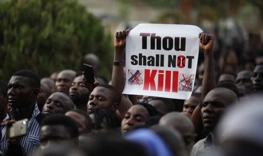 Cristãos protestam contra a intolerância religiosa na Nigéria. (Foto: AFP via Getty Images/KOLA SULAIMON)