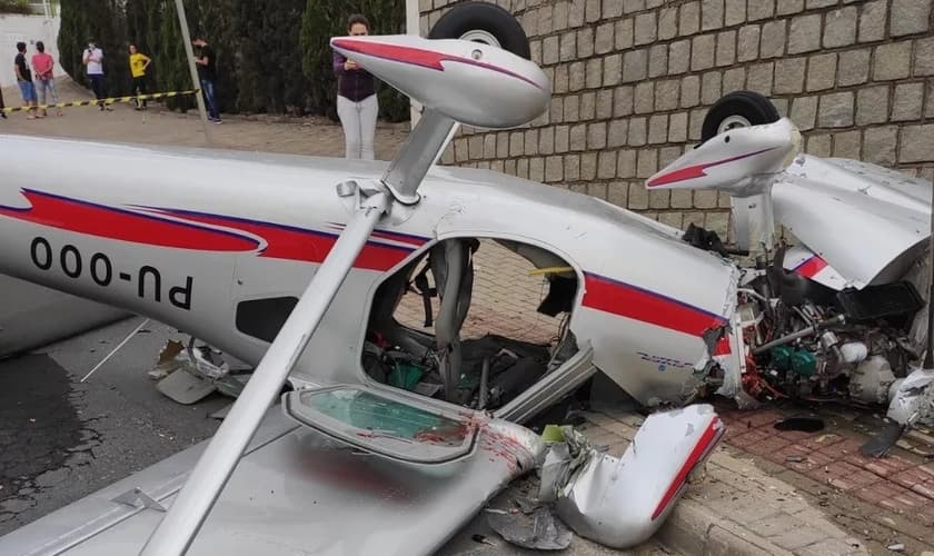 Acidente com avião ocorreu na manhã deste sábado em Guabiruba. (Foto: Corpo de Bombeiros/ Divulgação)