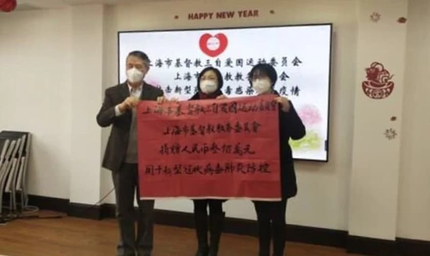 A mídia oficial informou que os dois conselhos cristãos chineses do município de Shanghai doam cerca de US$ 420.000. (Foto: Reprodução / Bitter Winter)